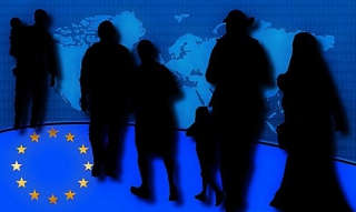 Συμφωνία για μετανάστες και πρόσφυγες – Η Σύνοδος της Ε.Ε. αποφάσισε μπλόκο στη μετακίνηση με κοινά κέντρα υποδοχής