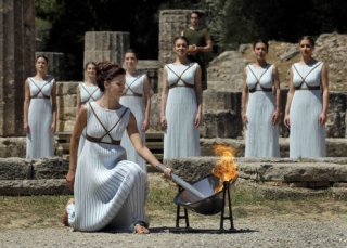 Μια συγκλονιστική τελετή αφής της Ολυμπιακής Φλόγας - Υπέροχη Λέχου! Παγκόσμιο μήνυμα ειρήνης