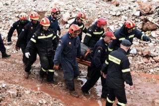 Μάνδρα: Στους 23 οι νεκροί – Εντοπίστηκε νεκρός ο αγνοούμενος κυνηγός – Κατέληξε στο νοσοκομείο μια 82χρονη γυναίκα