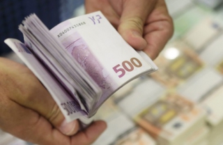 EKΘΕΣΗ ΣΟΚ: Ανεπάγγελτη με καταθέσεις 97 εκατ. ευρώ και νοικοκυρά με 23 εκατ. ευρώ – Τα παράξενα και τα παράλογα της φοροδιαφυγής – &quot;Βροχή&quot; οι κατασχέσεις