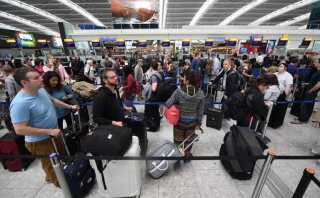 Χάος σε αεροδρόμια σε όλο τον κόσμο: Κατέρρευσαν τα συστήματα check-in! Απίστευτη ταλαιπωρία για επιβάτες