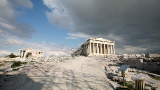 Εκκενώθηκε η Ακρόπολη - Κεραυνός τραυμάτισε τέσσερα άτομα