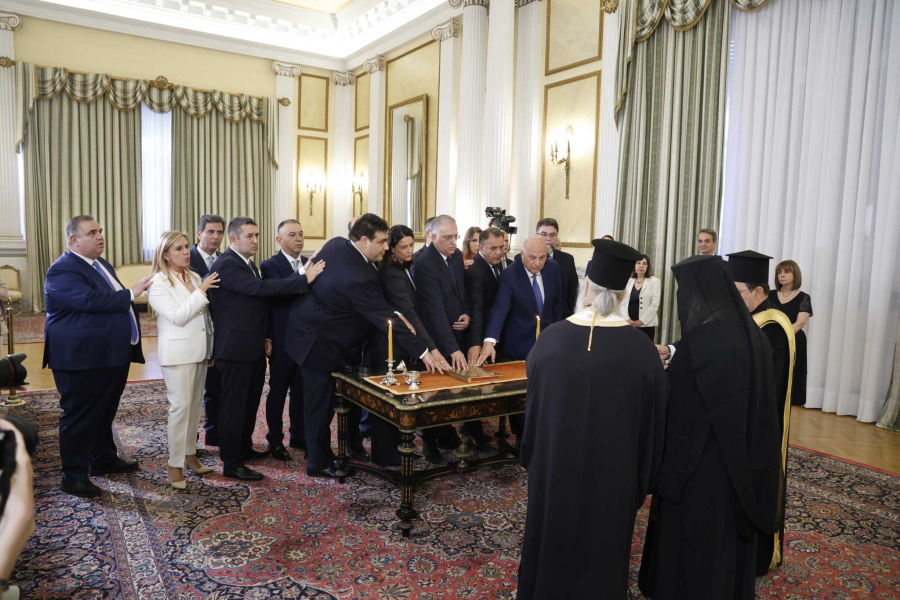 Ανασχηματισμός: Ποιοι είναι οι υπουργοί και οι υφυπουργοί που μένουν εκτός κυβέρνηση