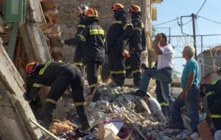 AΠΙΣΤΕΥΤΗ ΜΠΑΝΑΝΙΑ!!! BINTEO Mε το καράβι της γραμμής και με δικά του έξοδα στην Αθήνα τραυματίας! «Πόλεμος» Πολάκη με σεισμοπαθή της Λέσβου: «Με αφήσατε αβοήθητο»