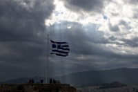 Νάνος Βαλαωρίτης: Ζούμε μια μεγάλη απάτη που δεν ζήσαμε ούτε στη Χούντα